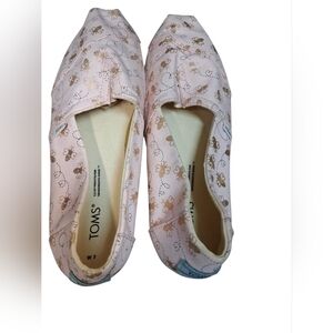 Toms Pink Canvas Slip-On Flats with Bee Print size 7 Like New